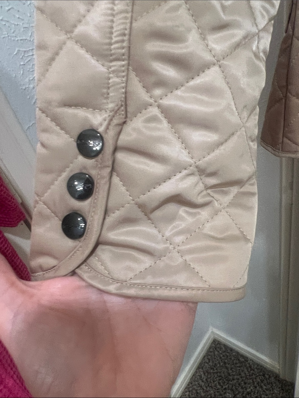 Burberry Quilted Beige Puffer Coat with Signature Check Lining - Picture 9 of 10